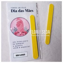 Cartão personalizado com mini lixa Dia das Mães.